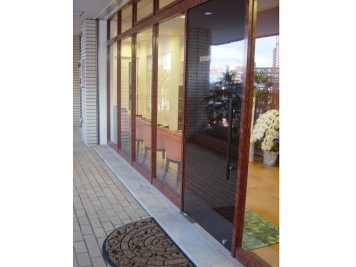 歯列矯正敬愛歯科クリニック　入口（外）